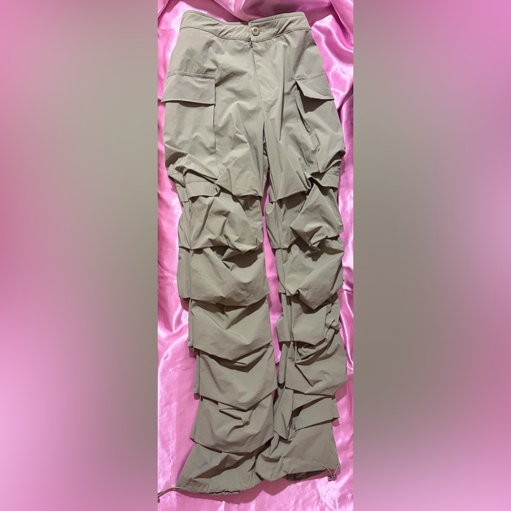 Green Ruched Cargo Pants - Picture 2 of 10